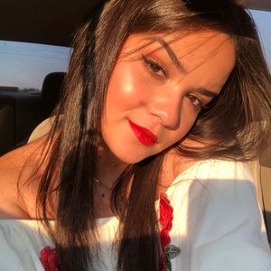 Meet your Posher, Lais